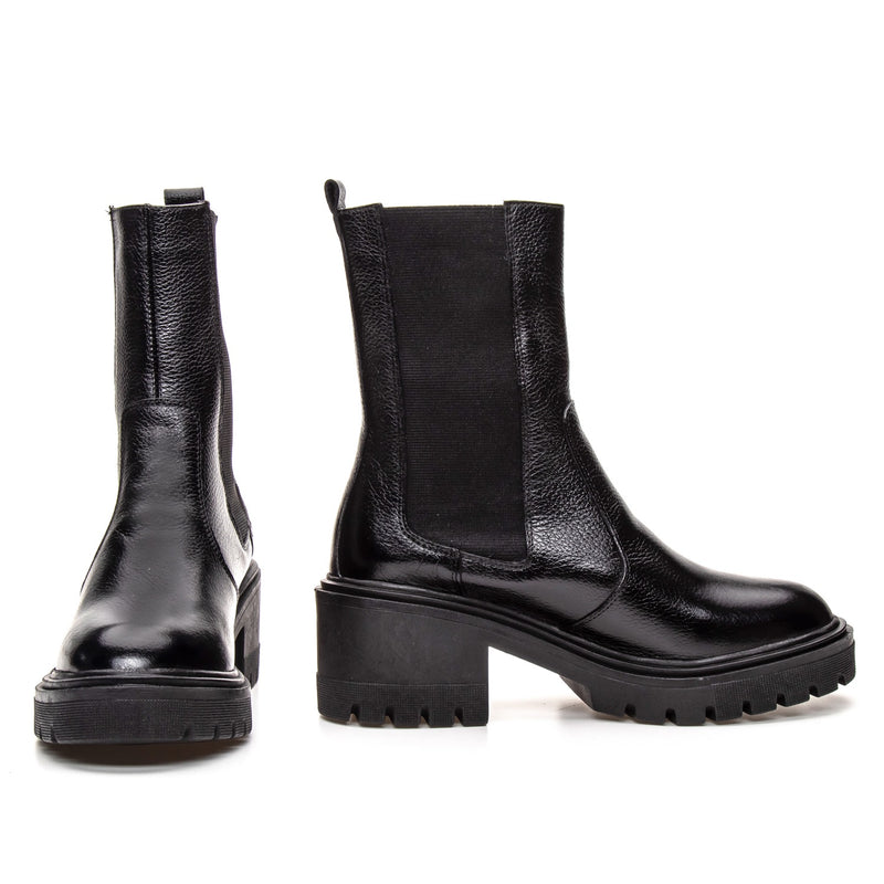 Bota Coturno Cano Médio Couro Preto Solado Tratorado